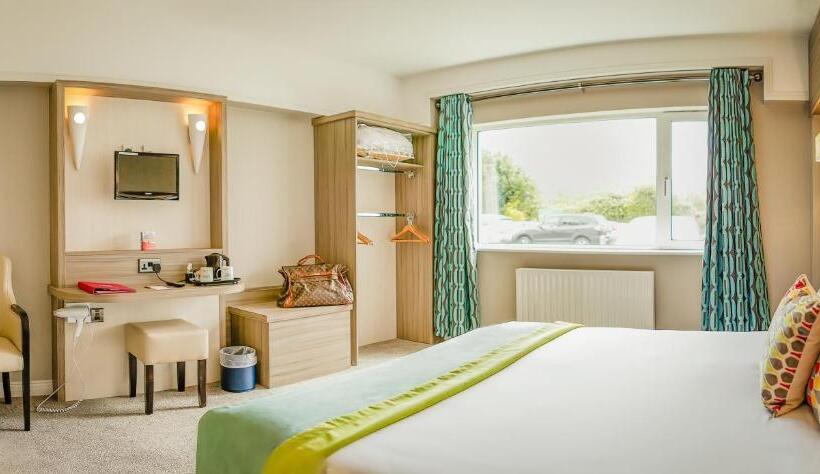 חדר סטנדרט לשלושה, The Gleneagle Hotel & Apartments
