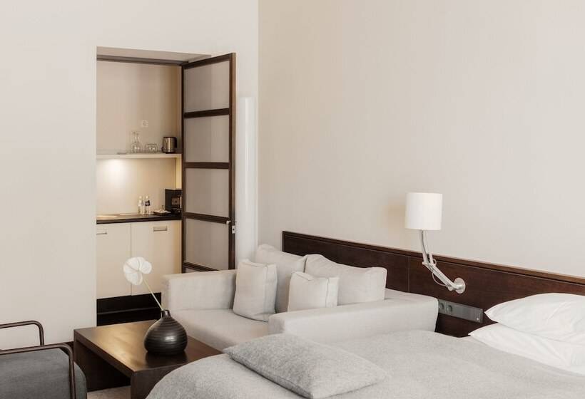 استودیوی استاندارد, Bergs Suites