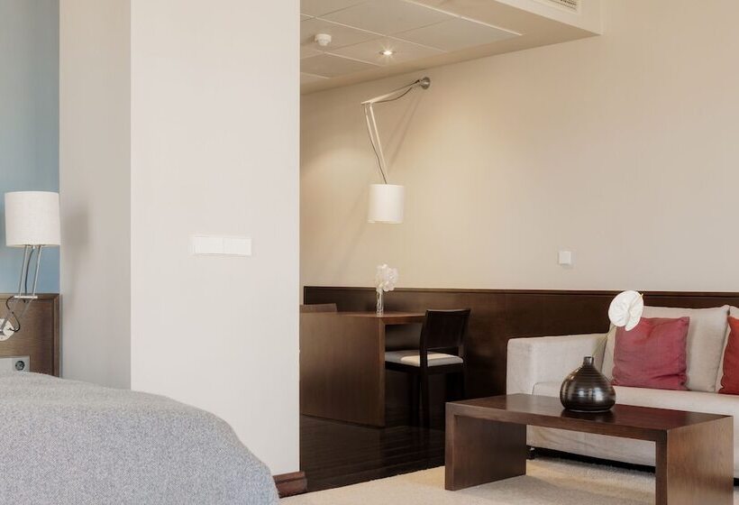 استودیوی استاندارد, Bergs Suites