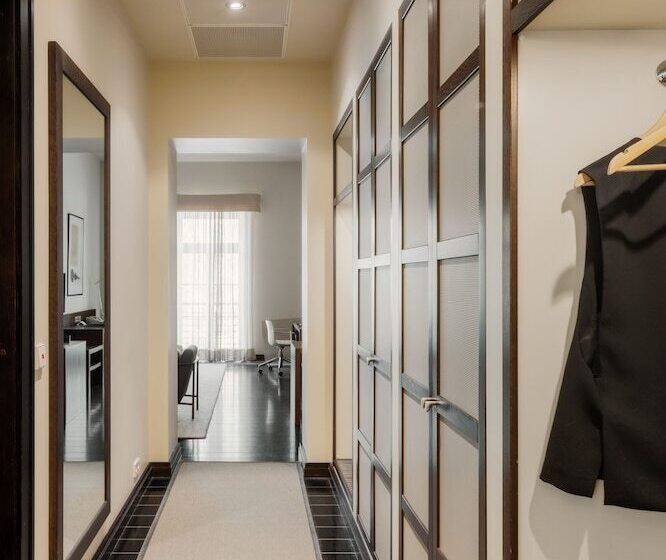 استودیوی استاندارد, Bergs Suites