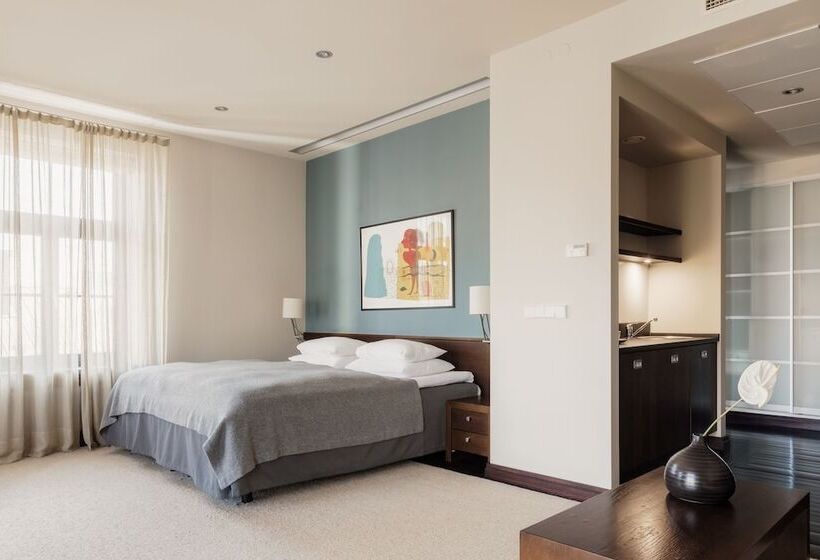 استودیوی استاندارد, Bergs Suites