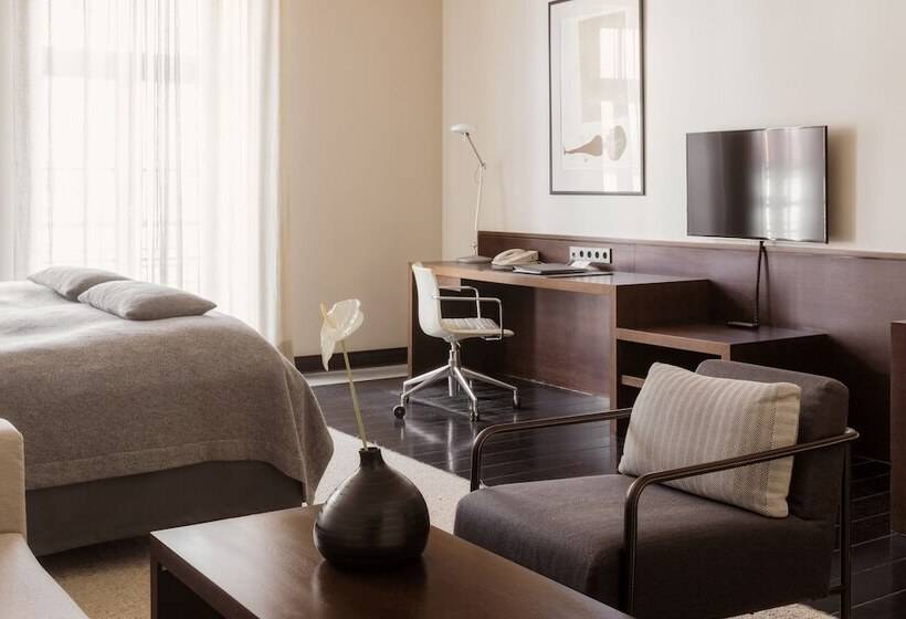 استودیوی استاندارد, Bergs Suites