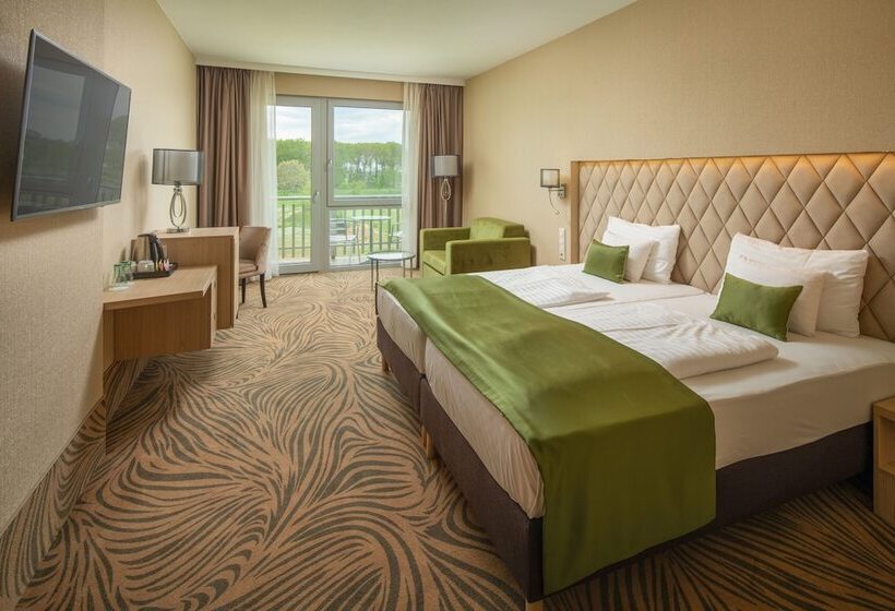 اتاق سوپریور با چشم‌انداز زمین گلف, Greenfield Hotel Golf & Spa