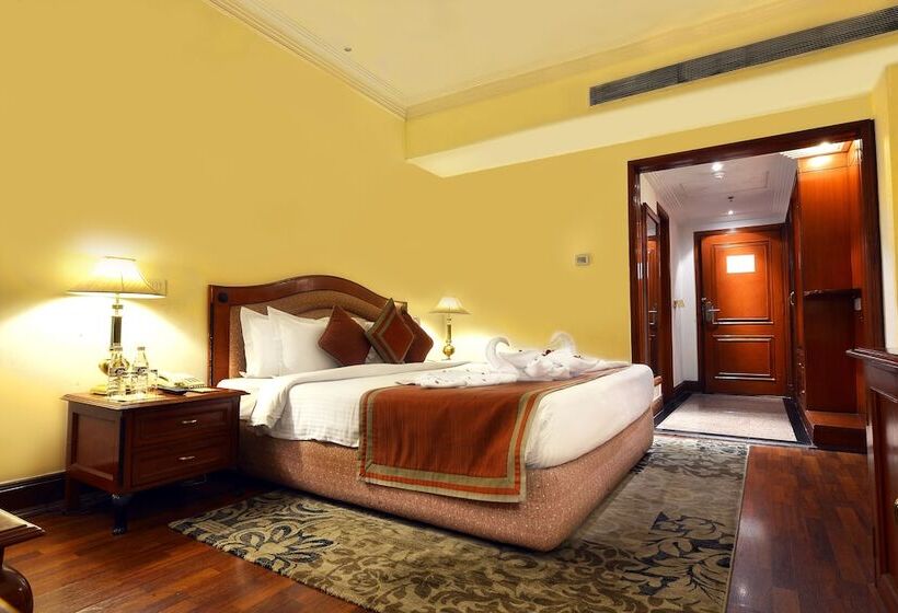 اتاق کلاب, The Bristol