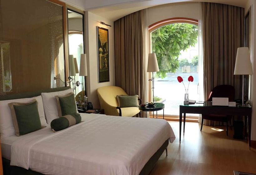 带泳池观景的豪华房, Trident Gurgaon