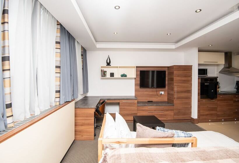 Апартаменты Deluxe 1 Спальня, Livin  Serviced Apartments