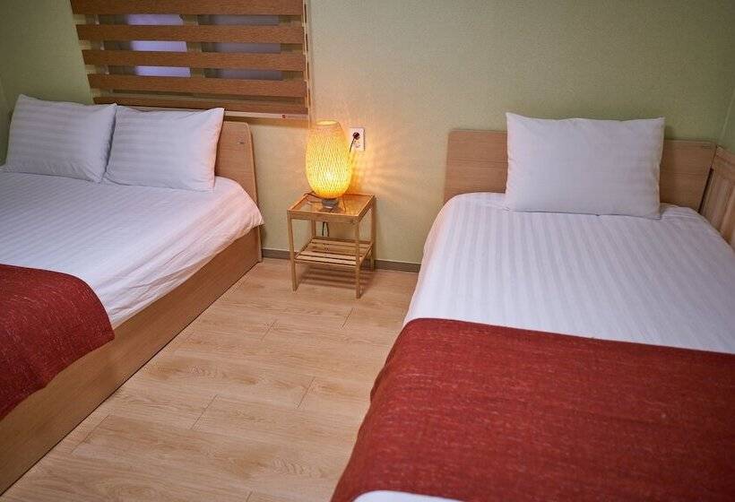 חדר סטנדרט לשלושה, Seoul Station R Guesthouse