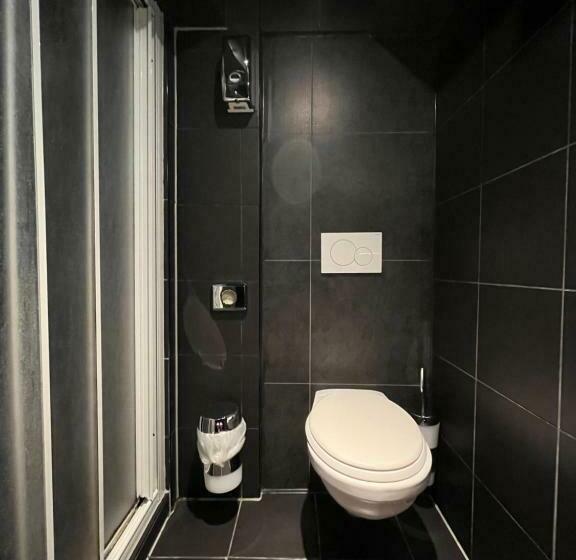 اتاق استاندارد سه نفره, Heart Of Amsterdam Hostel