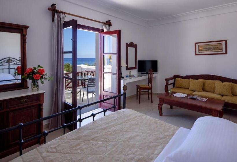 اتاق سوپریور سه تخته, Veggera Beach