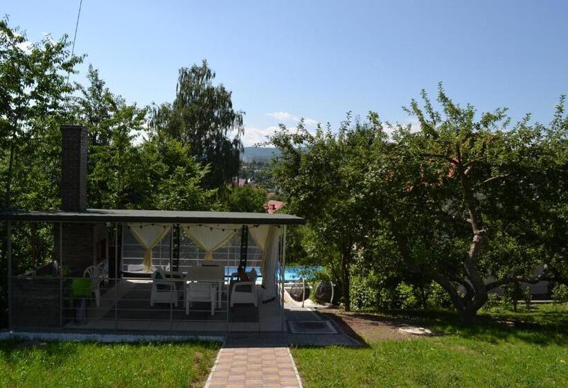 اتاق لوکس, Guest House At Lesya Ukrainka