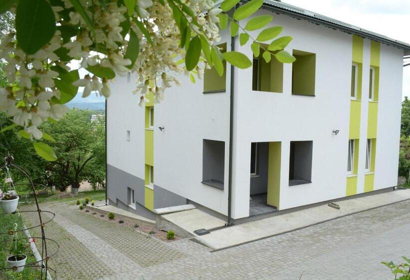 اتاق لوکس, Guest House At Lesya Ukrainka