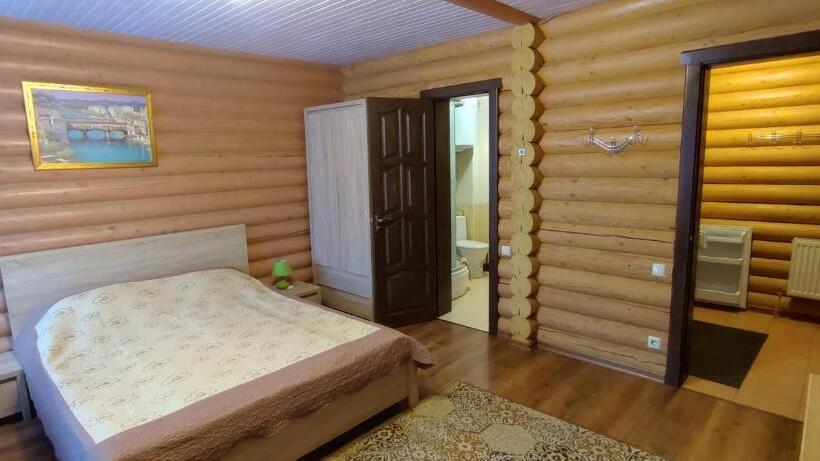 آپارتمان خانوادگی, Mini Hotel Zakrut