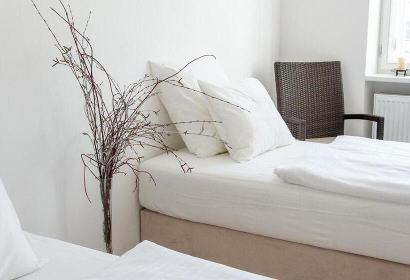 استودیوی استاندارد, Penzion Apartmány Hradební