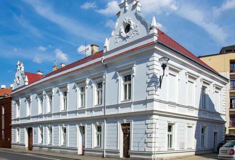 استودیوی استاندارد, Penzion Apartmány Hradební