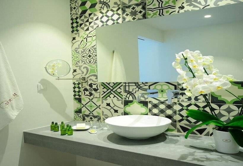 Номер Superior Вид на Бассейн, Atrium Ambiance
