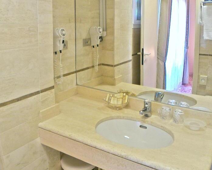 Трехместный Номер Классика, Grand Hotel Gallia