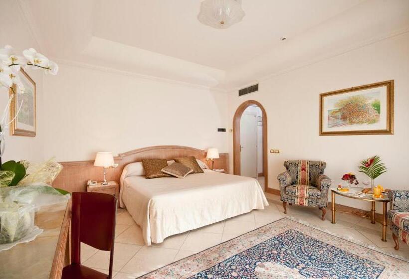 Трехместный Номер Deluxe, Grand Hotel Gallia