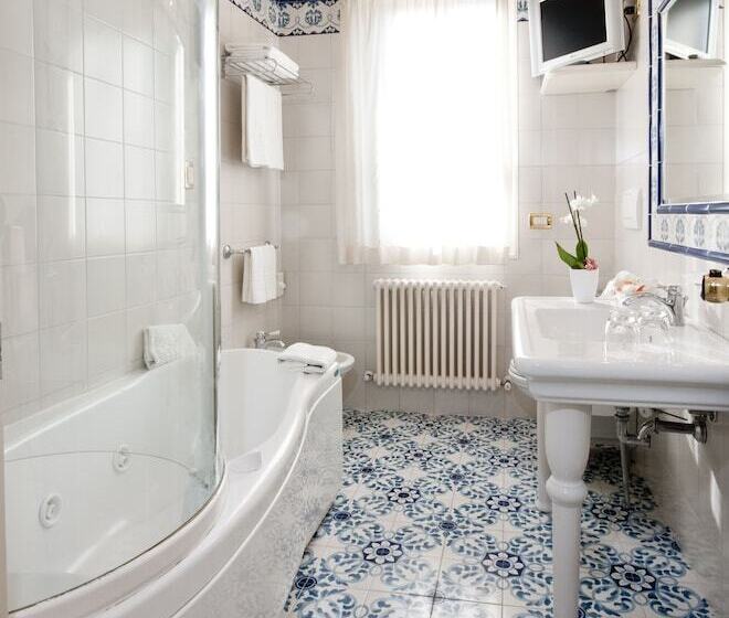 Трехместный Номер Deluxe, Grand Hotel Gallia