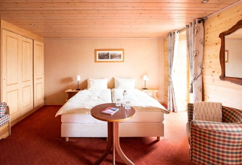 Deluxe Szoba, Suisse