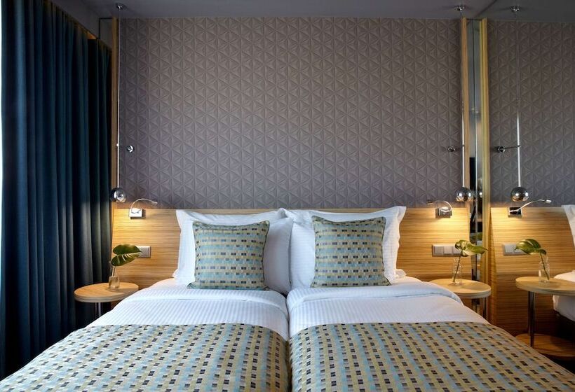 اتاق استاندارد با چشم‌انداز شهر, Wyndham Grand Athens