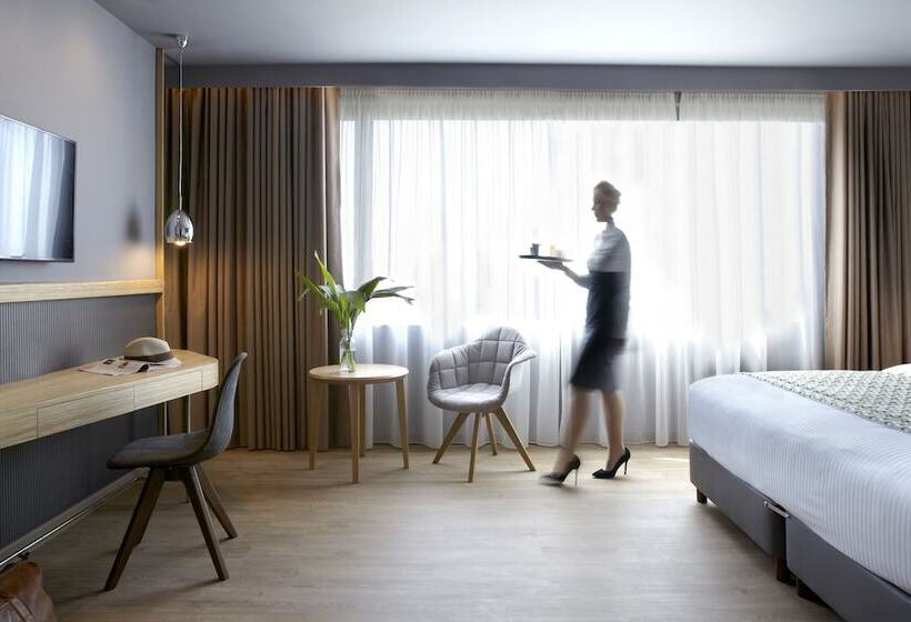 سوییت جونیور با چشم‌انداز شهر, Wyndham Grand Athens