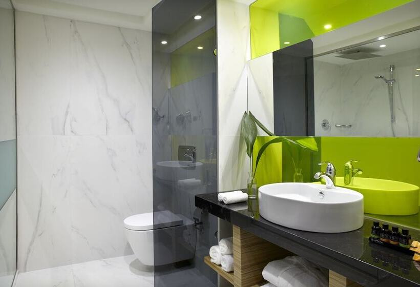 سوئیت جونیور با چشم‌انداز, Wyndham Grand Athens