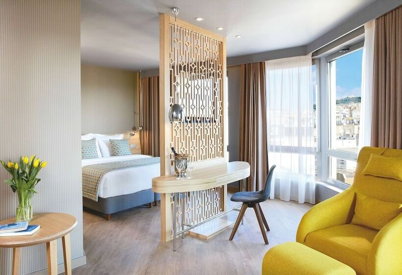 سوئیت جونیور با چشم‌انداز, Wyndham Grand Athens