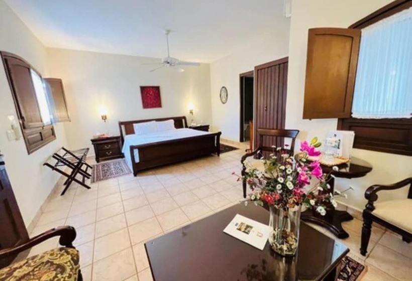 سوییت جونیور, Hacienda Los Laureles
