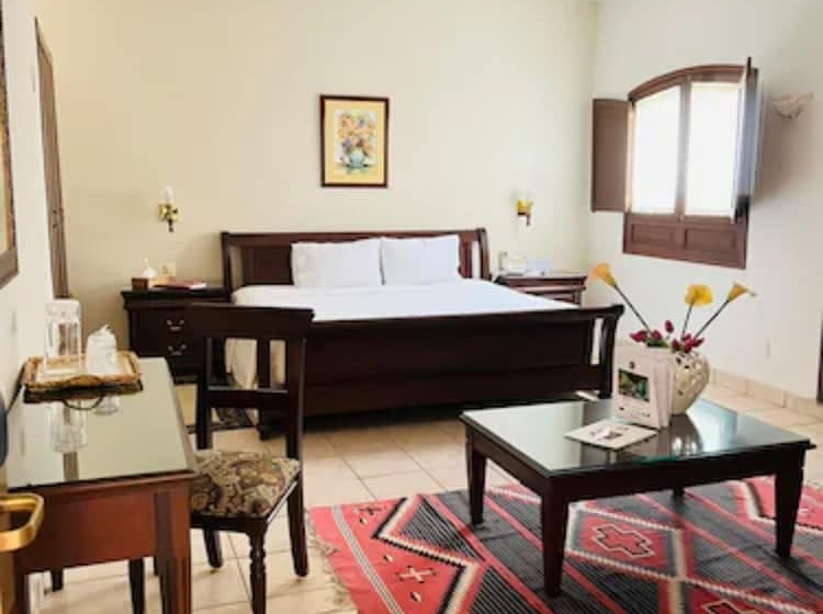 سوییت جونیور, Hacienda Los Laureles