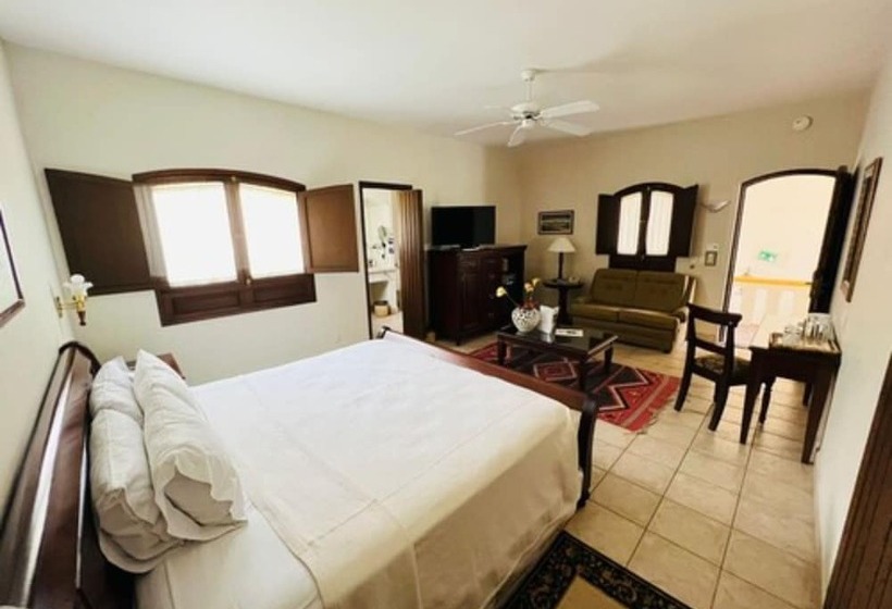 سوییت جونیور, Hacienda Los Laureles