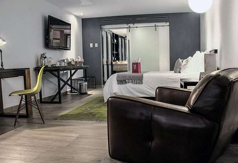 سوئیت مستر, Nehotel Nueva Estancia