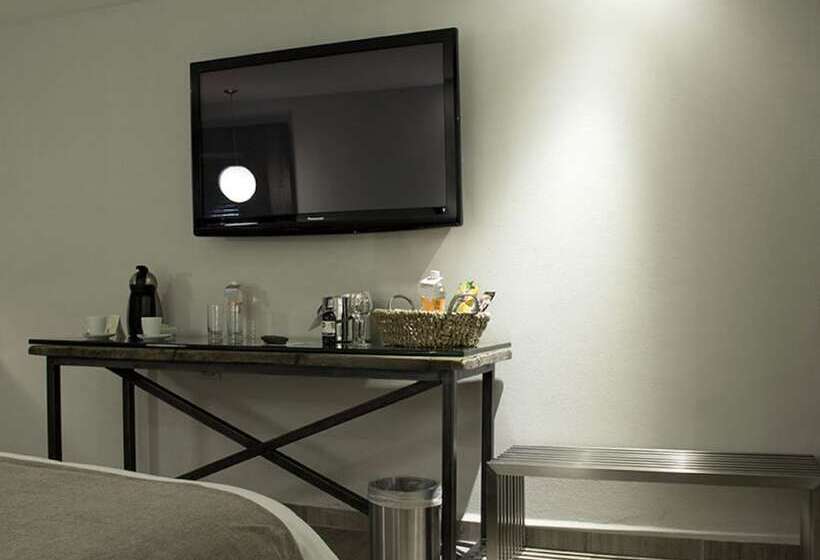سوئیت مستر, Nehotel Nueva Estancia