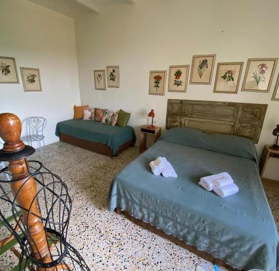 اتاق سوپریور سه تخته, Rooms And Wine Al Castello