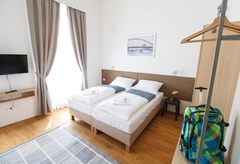 اتاق استاندارد سه نفره, Domus Peregrini Apartmanok