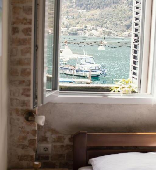 اتاق استاندارد با چشم‌انداز دریا, Step To Kotor Bay Guesthouse