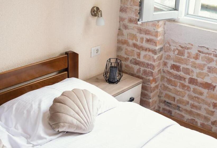 اتاق استاندارد با چشم‌انداز دریا, Step To Kotor Bay Guesthouse