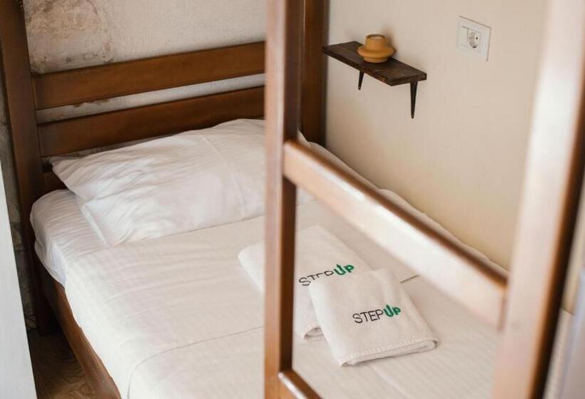 تختخواب در اتاق مشترک, Step To Kotor Bay Guesthouse