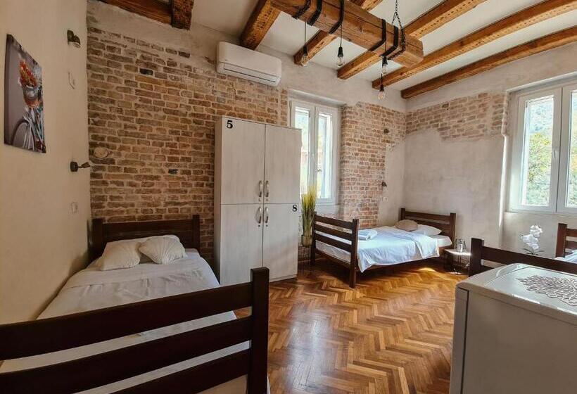 اتاق استاندارد سه نفره, Step To Kotor Bay Guesthouse