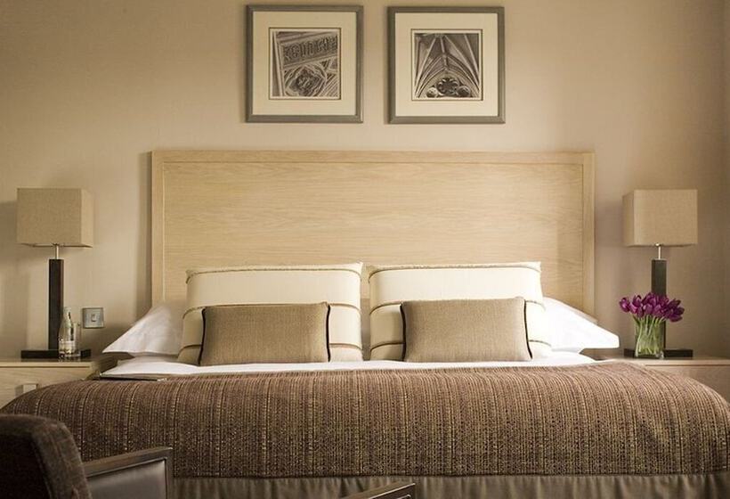 Классический Номер, Nutfield Priory Hotel & Spa