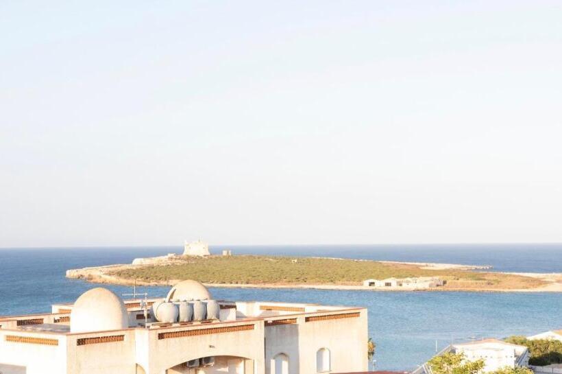 اتاق استاندارد سه نفره, Ristorante Scirocco
