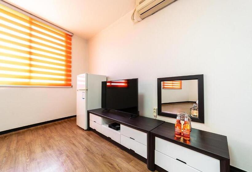 Четырехместный Номер Стандарт, Hoony Guesthouse   Hostel