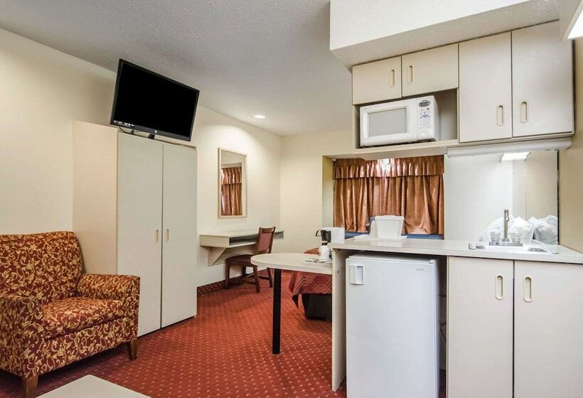سوییت, Econo Lodge Inn & Suites Evansville