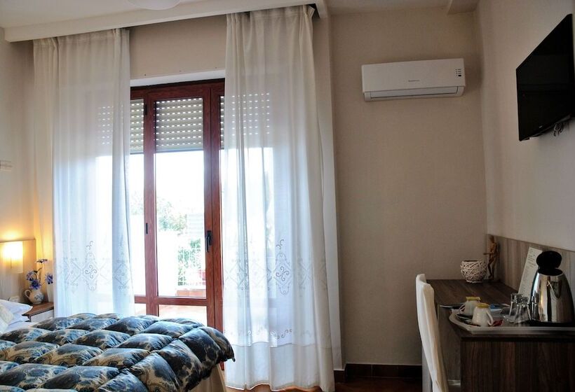 Номер Стандарт Двуспальная Кровать Вид на Море, Villa Fiorita