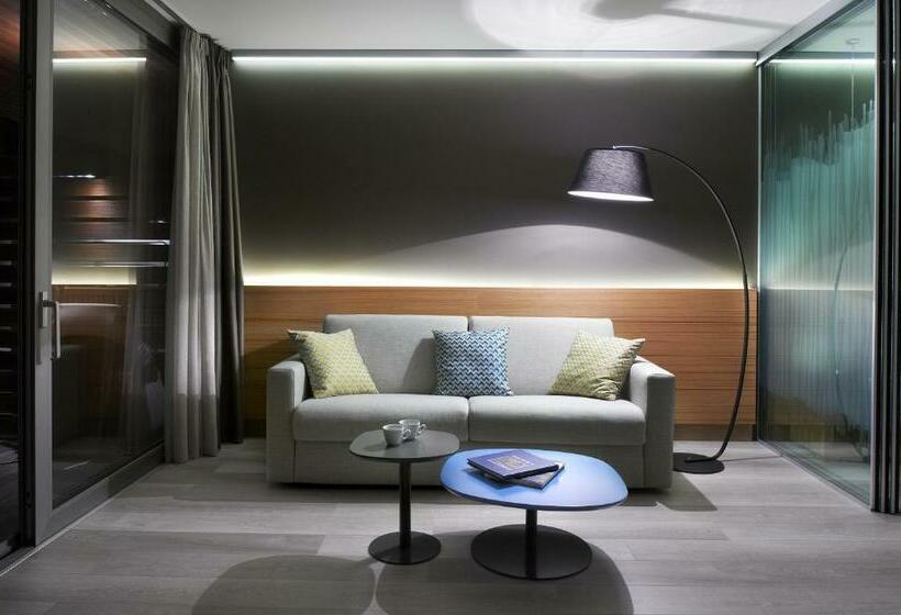 סוויטה, Blue Dolphin