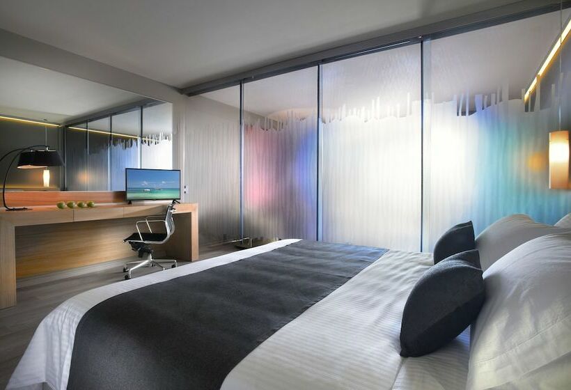 סוויטה, Blue Dolphin