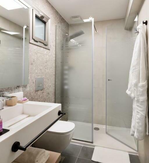 סוויטה משפחתית, Blue Dolphin