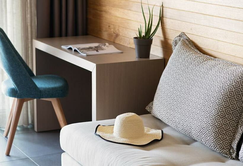 סוויטה משפחתית, Blue Dolphin