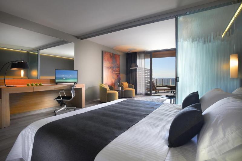 סוויטה, Blue Dolphin