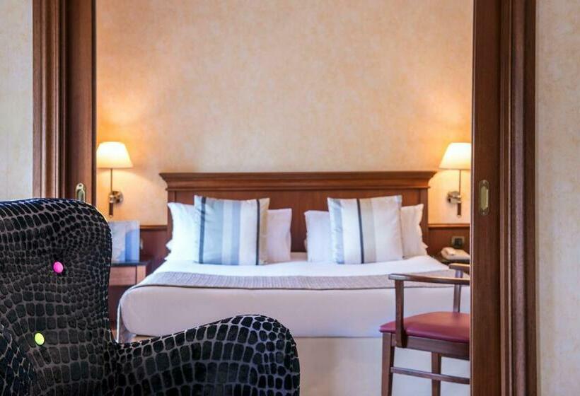 스탠다드 트리플 룸, Hôtel West End Promenade