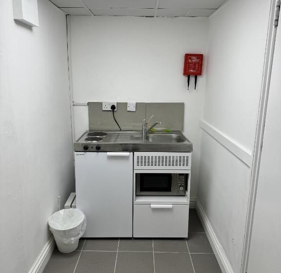 استودیوی استاندارد, Gallery Hyde Park Hostel